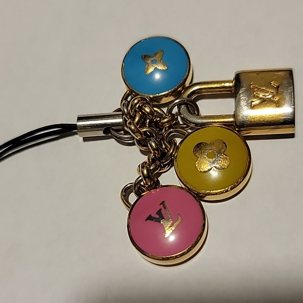 Louis Vuitton Bijou cell phone Pastilles Strap Multicolor Padlock Gold charms - Picture 5 of 7
